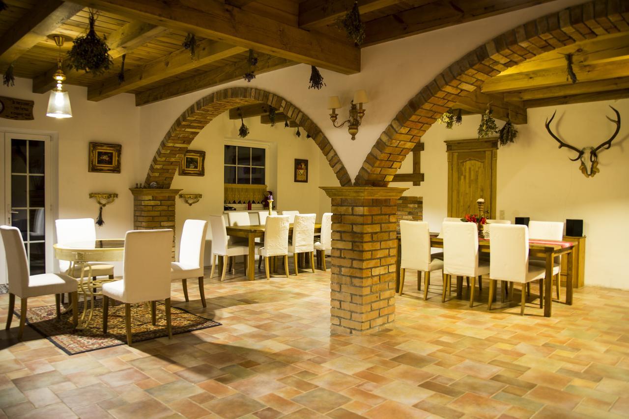 Usadba Bogach Hotel Kobrin Kültér fotó